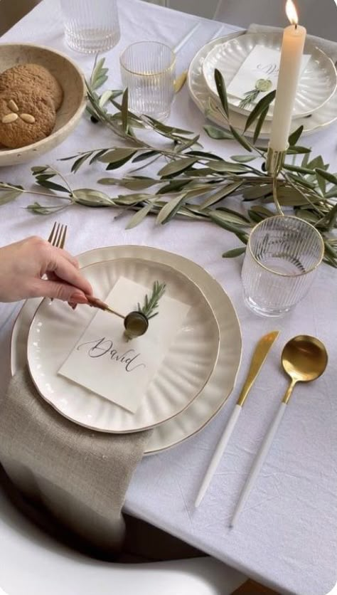 Thanksgiving Menu Ideas, Tafel Decor, Diy Table Decor, Dinner Table Setting, Table Setting Decor, Dinner Table Decor, Napkin Folding, Table Set Up, Thanksgiving Menu