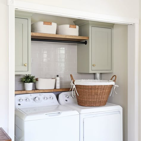 Diy Laundry Closet, Laundry Closet Makeover, Laundry Room Inspo, Backsplash Diy, Laundry Makeover, Laundry Room Update, Better Organization, Small Laundry Room Makeover, Home Laundry Room