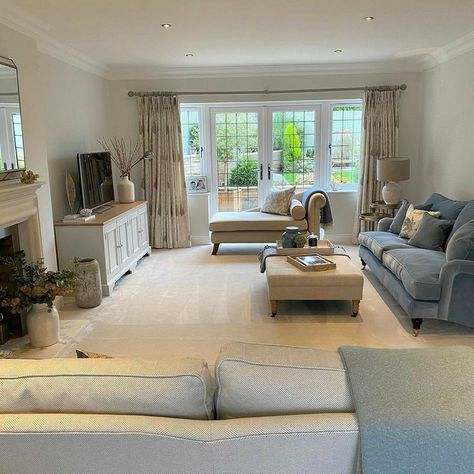 Cream Carpet Living Room, Beige Carpet Living Room, Lounge Room Styling, Living Room Wall Color, Elegant Living Room Decor, Living Room Decor Gray, Beige Living Rooms, Cottage Living Rooms, Cosy Living Room