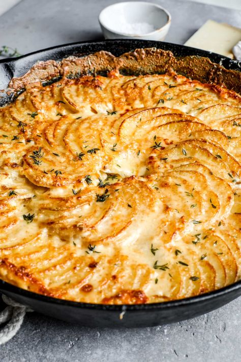 Potato Gratin Recipe, One Pot Dinners, Potato Recipes Side Dishes, Potato Gratin, Potato Side Dishes, Low Carb Paleo, Potato Dishes, Cast Iron Skillet, Iron Skillet