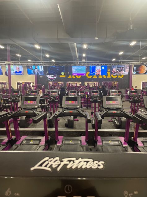 Planet Fitness Treadmill Workout, Planet Fitness Gym Pictures, Planet Fitness Pics, Gym Aesthetic Planet Fitness, Planet Fitness Snapchat, 2023 Vision Board Pictures Gym, Gym Manifestation, Planet Fitness Aesthetic, Gym Planet Fitness