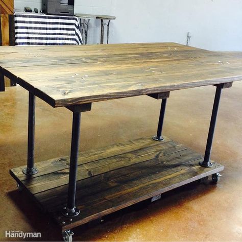 Kevin Bailey designed, built, and shared this rolling workstation with us on Facebook for use in a floral design studio. Simple Workbench Plans, Wood Workbench, Table Saw Stand, Saw Stand, Diy Table Saw, Carpentry Projects, Woodworking Box, Floral Work, Workbench Plans