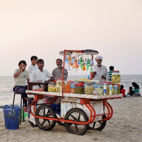 Calicut Beach Photography, Nechar Photos, Calicut Beach, Kerala Traditional House, Kerala Tour, Cute Promise Rings, Hindu Rituals, Street Vendors, Coastal City