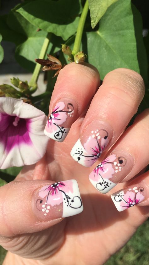 2000 Flower Nails, Y2k Floral Nails, 2000s Flower Nails, 2010s Nails, 2000s Nail Designs, Y2k Nails Short, Nail Art Step By Step, Easy Nail Polish, 2000s Nails