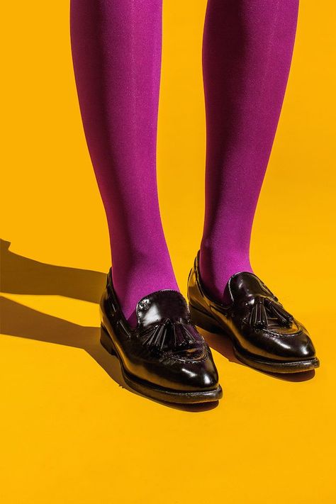 x Contrast Photography, Purple Tights, Yellow Photography, Yellow Violet, Color Magenta, Foto Art, Mode Inspo, Shoe Art, Complementary Colors