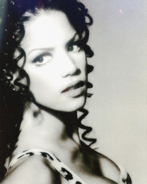 — 𝓥𝓔𝓡𝓞𝓝𝓘𝓒𝓐 𝓦𝓔𝓑𝓑 ᥫ᭡.🏹🦢 | the legendary supermodel veronica webb circa 90s. miss veronica was the first black model to have a major cosmetics contract. she appeared on various magazine covers such as vogue, essence & elle. she also was on the runways for chanel & victoria’s secret. appreciation post to this underrated queen. MOTHER. ॱ⋅.˳˳.⋅˙ॱᐧ.˳˳.⋅ઇଓ🍃🌹 🏷️ | #veronicawebb #supermodel #1990s #90s #blacksupermodels #blackmodels #blackbeauty #blackglamour #legend #queen #melanin #filmsbratz Black Supermodels, Veronica Webb, Niki Taylor, Boujee Aesthetic, 90s Models, Model Aesthetic, Black Image, Black Barbie, Girl Inspiration