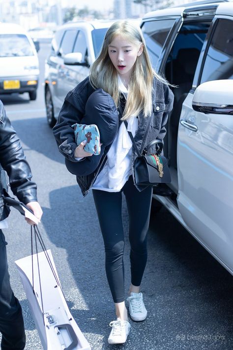 Taeyeon 190403 Gimpo Airport to Japan Taeyeon Airport Fashion, Taeyeon Airport, Taeyeon Fashion, Snsd Airport Fashion, Kim Hyoyeon, Kwon Yuri, Group Pic, Kim Taeyeon, Fashion Idol