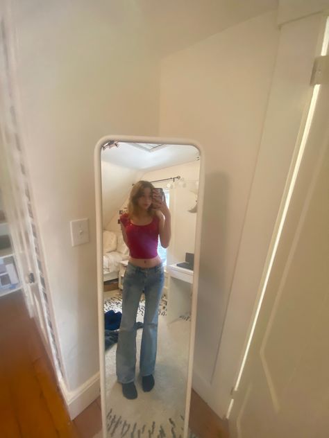 Quinn Jeans Brandy Melville Outfit, Quinn Jeans Brandy Melville, Bootleg Jeans Outfit Aesthetic, Crop Top Mirror Selfie, Bootleg Jeans Outfit, 2000 Jeans, Jeans Brandy Melville, Brandy Sweater, Bootcut Jeans Outfit