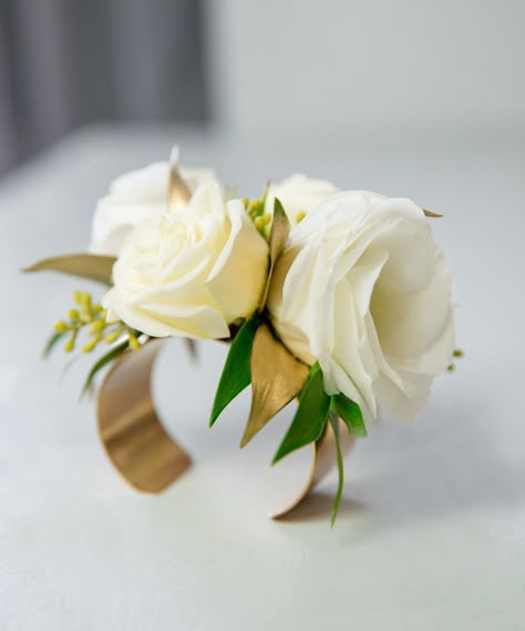 Corsage For Gold Dress, Homecoming Flowers Wrist Corsage, Homecoming Corsage Ideas, Homecoming Corsage And Boutonniere, Modern Corsage, Gold Corsage Prom, Simple Corsage, Cuff Corsage, Corsage Cuff