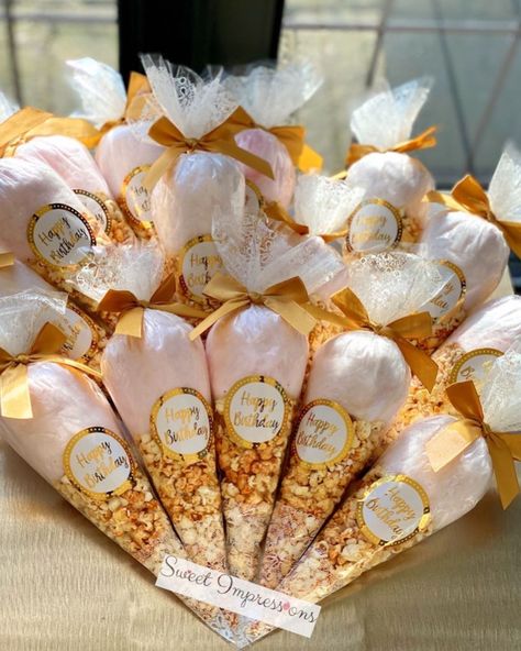 Popcorn Cone Bags, Popcorn Stand Ideas, Sweet Cones Ideas, Popcorn Centerpieces, Popcorn Party Favor, Popcorn Flavours, Popcorn Ideas, Popcorn Party Favors, Popcorn Cones