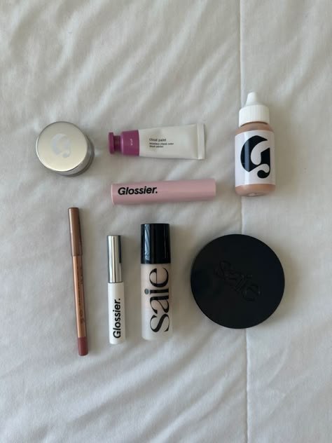 glossier makeup,glossier cloud paint, glossier stretch concealer,  glossier boy brow, glossier ultralip Grwm Products, Makeup Favs, Makeup Bag Essentials, Makeup Accesories, Glossy Makeup, Makeup Items, Everyday Makeup, Makeup Essentials, Pretty Makeup