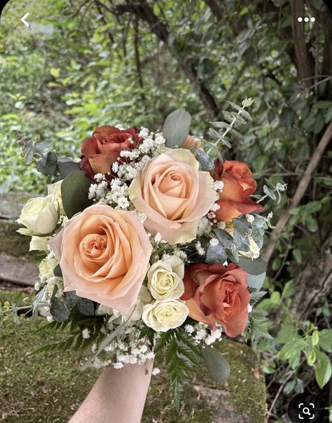 Real Flower Bouquet Wedding Fall, Bouquet Of Flowers Orange, Small Bridal Bouquet Fall, Wedding Orange Flowers, Fall Wedding Bridesmaid Bouquets, August Bridal Bouquet, Peach Bridesmaid Bouquet, Wedding Bouquets Peach, Peach Roses Bouquet