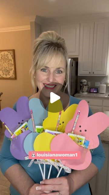 12K likes, 141 comments - louisianawoman1 on February 24, 2023: "🐰Peeps Lollipop Treat Holder (Classmates/Students) #dıy #howto #craft #louisianawoman1 #insta..." Easter Gift For Preschoolers, Easter Student Gifts, Easter Ideas For Students, Diy Easter Treat Bags, Easter Ideas For Classroom Gifts, Easter Gifts For Students From Teacher, Diy Easter Gifts For Kids, School Birthday Treat Ideas, Easter Treats For Kids School