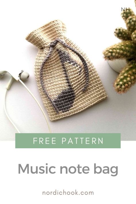 This is a free crochet pattern for a music note bag (pouch) for headphones. It can be a nice handmade present.  #crochet  #moderncrochet #freecrochetpattern #crochetpattern  #crochetbag #crochetpouch Crochet A Small Bag, Cute Tapestry, Crochet Music, Nota Musical, Knitting Bag Pattern, Crochet Case, Mode Crochet, Bag Pattern Free, Crochet Pouch