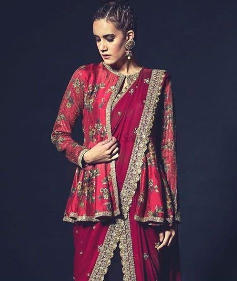 33 Gorgeous Saree Jacket Designs To Add To Your Contemporary Bridal Trousseau! | ShaadiSaga Long Saree Blouse Designs, Long Blouse Saree, Jacket Saree, Draping Saree, Saree Jacket, Court Marriage, Sari Style, Jackets Pattern, Saree Jacket Designs