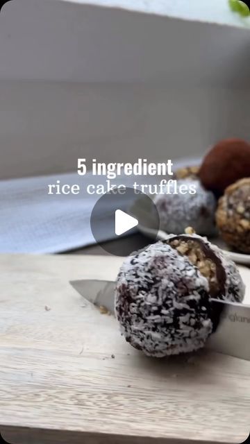 Weight Loss Journey on Instagram: "5 ingredient rice cake truffles + #healthysnack  By@eleni.fit_  Ingredients: 12 rice cakes 1 banana 8 dates, pitted 1/2 cup nut butter (I used cashew butter) 100g melted dark chocolate  In a food processor combine rice cakes, banana, dates and nut butter. Pulse until the mixture sticks together. Form the mixture into 8 balls. Place the balls in the freezer for 15 minutes to help the chocolate coating set faster. Dip each one in the melted chocolate and decorate if desired. I used coconut flakes, chopped walnuts and cocoa powder. Store them in the fridge and enjoy 😊   #ricecakesnack #healthytruffles #glutenfree #nobake #dairyfree #easysnack #vegandessert" Rice Cake Truffles, Rice Cake Snacks, Healthy Sweet Snacks, Cake Truffles, Cashew Butter, Melted Chocolate, Chocolate Coating, 5 Ingredient, Rice Cakes