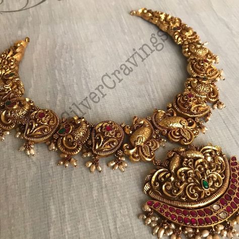 Peacock Design Necklace Gold, Latest Nakshi Jewellery, Silver Jewellery Indian Antique, Haaram Designs Gold Latest, Nakshi Necklace Designs, Latest Gold Antique Necklace Designs, Gold Nakshi Necklace, Latest Gold Necklace Designs, Nakshi Necklace