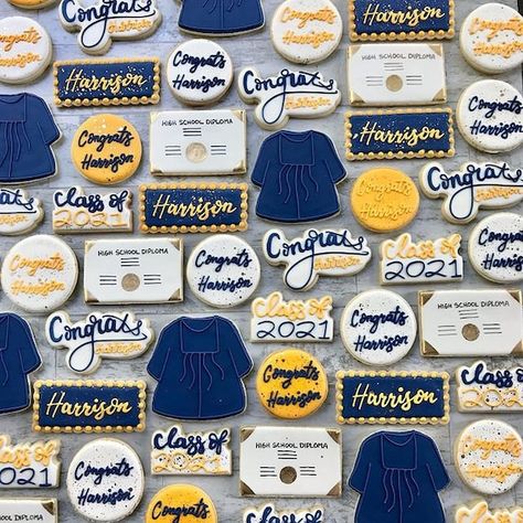 Graduation Highschool College Shortbread Cookies Decorated | Etsy High School Graduation Cookies, Party Highschool, Sugar Shortbread Cookies, Graduation Highschool, Royal Icing Cookies Recipe, Graduation Gift Bags, Cookies Decorated With Royal Icing, Graduation Party Desserts, Sunflower Cookies