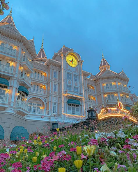 Disney Parks Wallpaper, Disneyland Wallpaper Desktop, Disneyland Hotel Aesthetic, Hotel Disney, Forever Wallpaper, Disneyland Hotel Paris, Disneyland Castle Wallpaper, Disneyland Paris Pink Aesthetic, Disney Bucket List