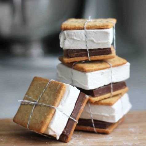 DIY s’mores Homemade Smores, Marshmallow Recipes, Autumn Treats, Smores Dessert, Baked Desserts, Biscuits Graham, Candy Man, Homemade Graham Crackers, Homemade Crackers