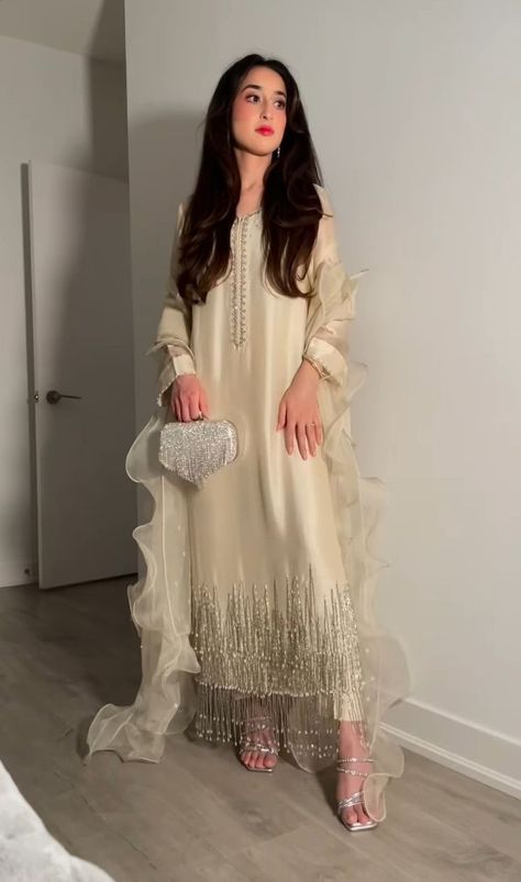 Simple Eid Outfit Ideas, Eid Dress Ideas, Outfit Ideas Modest, Eid Outfit Ideas, Simple Dress Casual, Eid Outfit, Salwar Kamiz, Pakistani Dresses Casual, Beautiful Pakistani Dresses