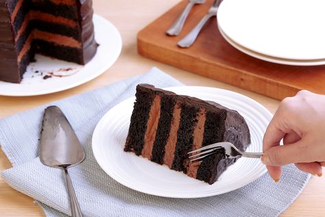 Belgian Chocolate Cake | Recipes Belgian Chocolate Cake Recipe, Belgian Chocolate Cake, Chocolate Cake Recipes, Chocolate Deserts, Belgian Food, Chocolate Ganache Frosting, Dark Chocolate Cake, Belgium Chocolate, Sponge Cake Recipes