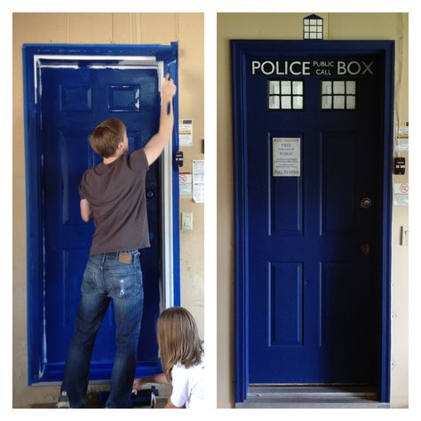 :) Tardis Door Diy, Dr Who Costume, Hidden Bookcase, Tardis Door, Geek House, Nerd Room, Tv Doctors, Anthropologie Home, Police Box