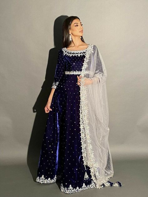 Fancy Dress Neck Design, Velvet Gown Indian, Gulnaaz Fashion, Velvet Dress Designs Gowns, Velvet Anarkali, Long Anarkali Gown, Long Velvet Dress, Asian Dresses, Moti Work