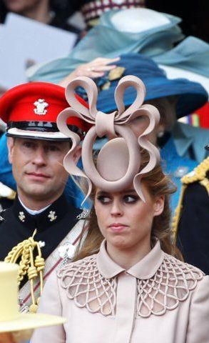 British Hats, Fascinator Hats Wedding, Royal Hats, Philip Treacy, Crazy Hats, The Royal Wedding, Hats And Fascinators, Princess Beatrice, Unique Hats