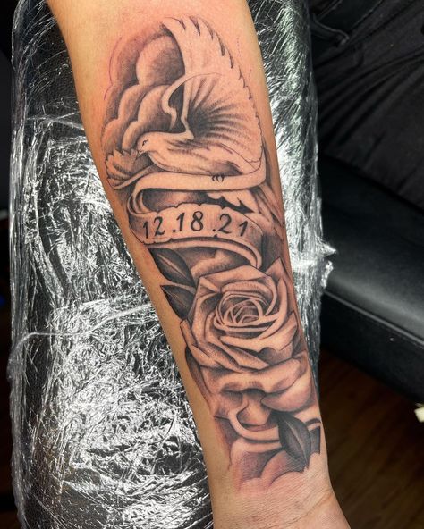 R.i.p Tattoos For Men, Rip Tattoos For Dad, Memorial Tattoo Designs, Grandma Tattoos, In Loving Memory Tattoos, Rip Tattoo, Tribute Tattoos, Tattoos Infinity, Rose Tattoos For Men