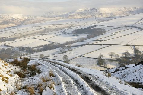 Snowy fields near Hayfield by Keartona, UK. This could be anywhere though and that's the beauty of this photograph. Snowy Field, Snowy Landscape, Winter Magic, Winter Scenery, Snow Scenes, Winter Pictures, Winter Wonder, Winter Art, Winter Aesthetic