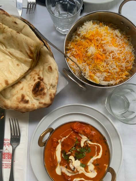 Butter chicken, naan and rice at Halims Indian Restaurant, Brisbane, Australia. Yummy Indian Food, Butter Chicken Aesthetic, Indian Food Aesthics, Naan Butter Chicken, Butter Chicken And Naan, Butter Chicken Naan, Indian Butter Chicken, Tasty Recipes Videos, Quick Recipes Snacks