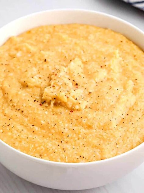 The Best Southern Cheese Grits Story - Lana's Cooking Quinoa Sides, Southern Cheese Grits, Hominy Grits, Cheese Grits Recipe, Southern Side Dishes, Heritage Recipes, Southern Breakfast, Creamy Grits, Cheesy Grits