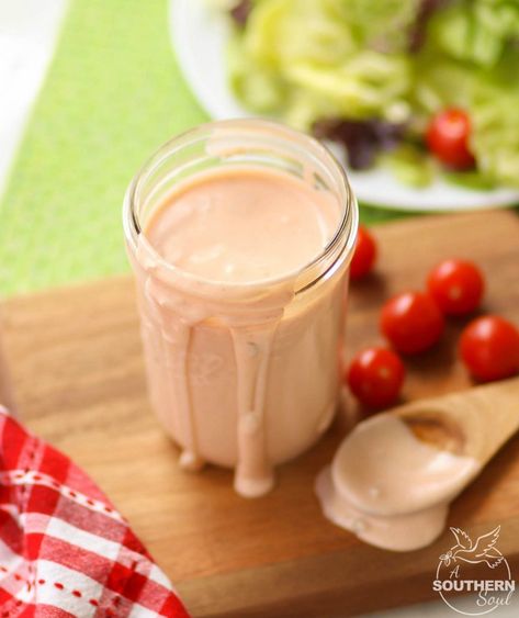 Classic 1000 Island Dressing made with mayonnaise, ketchup, relish and onion is a great topping for salads and is also a yummy dip! 1000 Island Dressing, Salads Dressing, Corned Beef Reuben, Soul Recipes, 1000 Island, Copycat Food, Super Salad, A Southern Soul, Slow Cooker Corned Beef