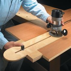 Router Jig, Woodworking Saws, Essential Woodworking Tools, Woodworking Logo, Woodworking Toys, Woodworking Joints, Wood Router, Router Woodworking, Woodworking Workshop