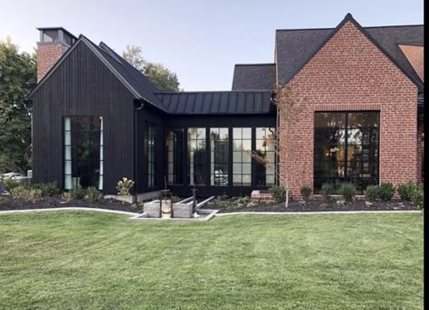 Red Brick House With Black Siding, Red Brick Black Siding, Black And Red Brick House, Modern Red Brick House, Downtown Townhouse, Industrial Home Exterior, Modern Brick House Exterior, Brick Farmhouse Exterior, Black Brick House