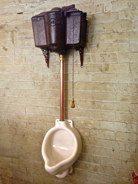 Vintage cistern and urinal - Old SoulOld Soul Plumbing Humor, Exposed Plumbing, Log Cabin Rustic, Interior Props, Rest Room, Cabin Bathrooms, Loft Ideas, Bath Tubs, Water Closet