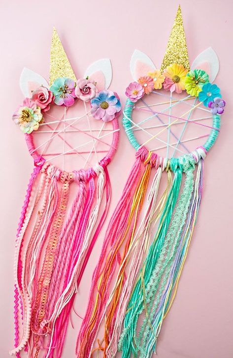 Unicorn Dream Catcher Check out this kids craft idea for your favorite unicorn lover! Unicorn Diy, Atrapasueños Diy, Unicorn Craft, Diy Sy, Diy Unicorn, Unicorn Party Decorations, Unicorn Crafts, Unicorn Decorations, Dream Catcher Diy