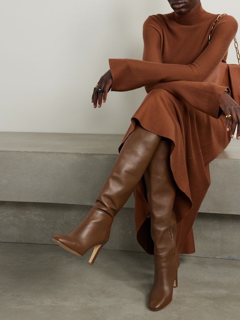 Each one of Gabriela Hearst's carefully crafted designs is intended to be enjoyed now  and  loved for seasons to come. These 'Linda' boots are made from smooth brown leather and have an over-the-knee shape with a curved, split cuff for a comfortable fit. The sturdy heel offers 95mm of lift. Bota Over, Knee Boots Outfit, Dark Autumn, Gabriela Hearst, Leather Outfit, Fall Looks, Boots Outfit, Fall Winter Outfits, Brown Boots