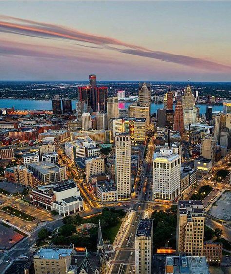 Detroit Downtown, Detroit Skyline, Michigan Usa, Detroit History, Michigan Beaches, Detroit City, Lake Boat, Detroit Michigan, Motor City