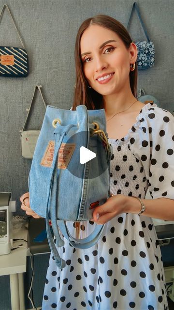 Jeans Sling Bags Ideas, Bag From Jeans Diy, Diy With Jeans, Denim Bags From Jeans Diy, Jean Bag Diy, Diy Jean Purse, Diy Denim Purse, Upcycle Jeans Bag, Jeans Recycle Ideas