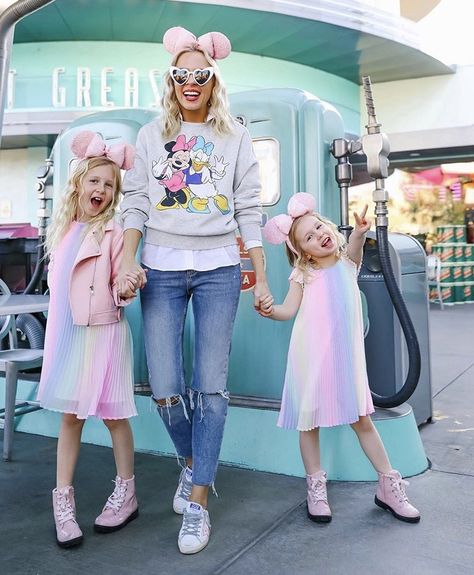 Mom Outfits For Disneyland, Blue Disney Outfit, Mom And Daughter Disney Outfits, Disney Mom Outfit, Disneyland Christmas Outfit, Disneyland Outfit Spring, Disneyland 2024, Disney Park Outfit, Daughter Style