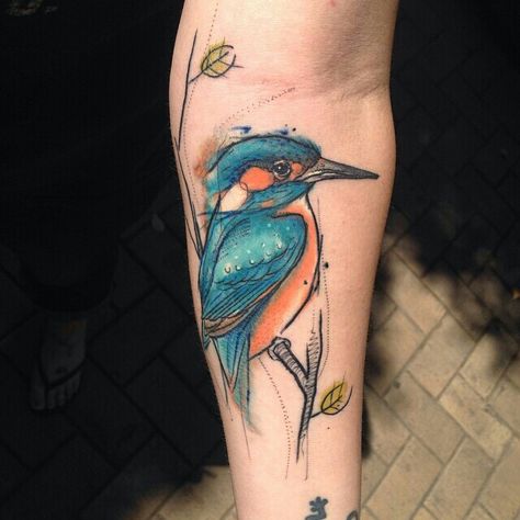 Sven van Kratz does amazing animal tattoos #bird #kingfisher Realistic Bird Tattoo, Kingfisher Tattoo, Lovely Tattoo, Bluebird Tattoo, Watercolor Bird Tattoo, Tattoos Animals, Places To Get Tattoos, Lily Flower Tattoos, Tattoos And Meanings