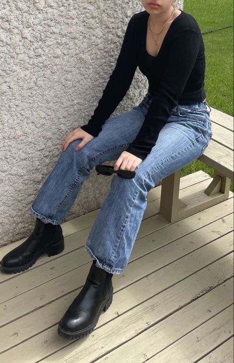 Low Heel Boots Outfit, Blue Jeans Black Boots Outfit, Low Heeled Boots Outfit, Outfit Ideas Black Boots, Black Boots With Jeans, Black Boots Long, Chilly Fits, Heels Boots Outfit, Bootcut Jeans Outfit