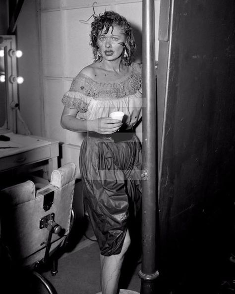 Lucille Ball behind the scenes of Lucy's Italian Movie Grape Stomping, I Love Lucy Episodes, Lucille Ball Desi Arnaz, Good Morning Snoopy, Lucy And Ricky, Desi Arnaz, Lucille Ball, Love Lucy, Janis Joplin