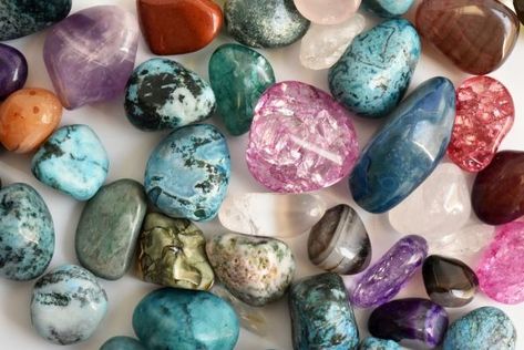 Ways to polish rocks without a tumbler. Hand Polishing Rocks, Polished Rock Jewelry, How To Clean Rocks And Minerals, How To Polish Rocks By Hand, Rock Tumbler Diy, Diy Stone Wrapping, Polishing Rocks, Polish Rocks, Rock Polishing