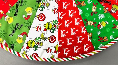 Grinch Christmas Tree Skirt Diy, Grinch Quilts Christmas, Grinch Tree Skirt Diy, Grinch Fabric Ideas, Grinch Christmas Tree Skirt, Grinch Quilt Ideas, Grinch Tree Skirt, Tree Skirt Sewing, Grinch Quilt