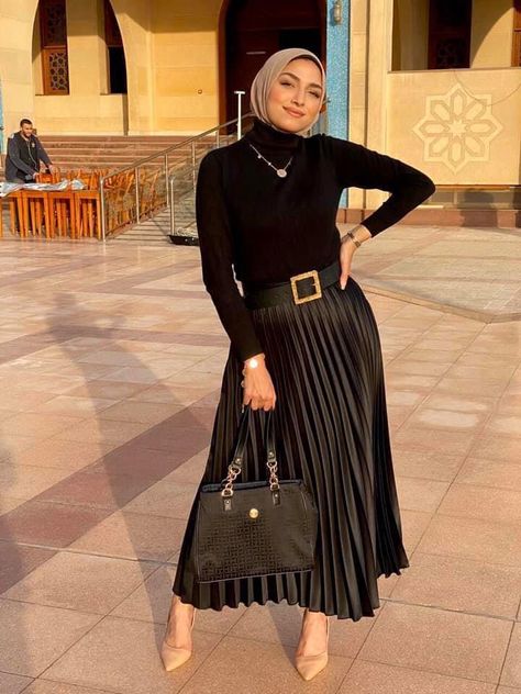 Classy Skirt Outfits, Mode Zara, Hijabi Fashion Casual, Mode Abaya, Muslim Fashion Hijab, Hijabi Outfits Casual, Modesty Fashion, Muslimah Fashion Outfits, Hijabi Outfits