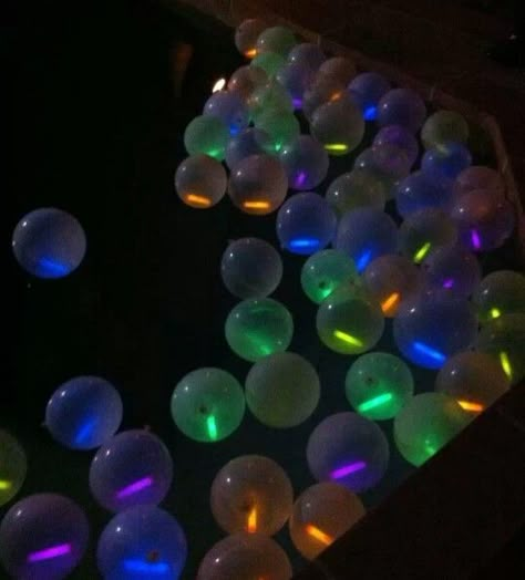 Galaxy Pool Party, Glow Stick In Balloon, Pool Party Glow Sticks, Pool Party Lights, Glow Sticks In The Pool, Glow Stick Party Decorations, Glow Balloons, Glow Stick Pool, Glowsticks In Pool