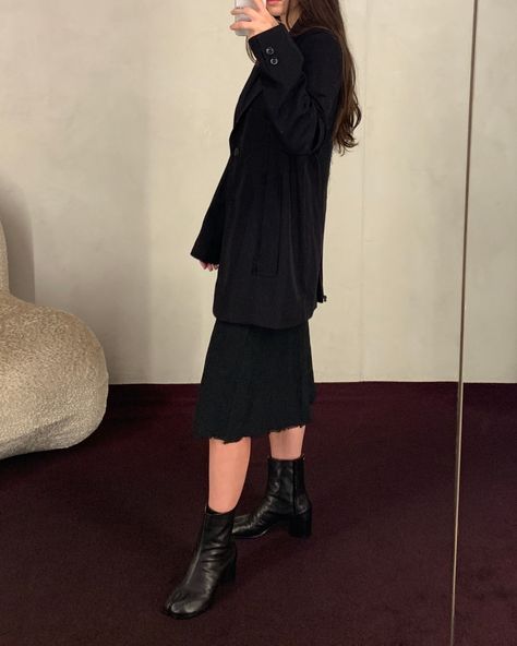 Marc Le Bihan's popular stretch silk, nylon fabric in a noir long sleeve dress and noir silk lace skirt. Ashantae styles the look with the Maison Margiela black tabi boots and the gabardine tailored blazer by Song for the Mute. ⁠ ⁠ ⁠ #perthshopping #marclebihan #maisonmargiela #songforthemute Black Ballerina Outfit, Outfits With Boots, Ballerina Outfit, Tabi Boots, Black Ballerina, Silk Lace, Tailored Blazer, Nylon Fabric, Boots Outfit